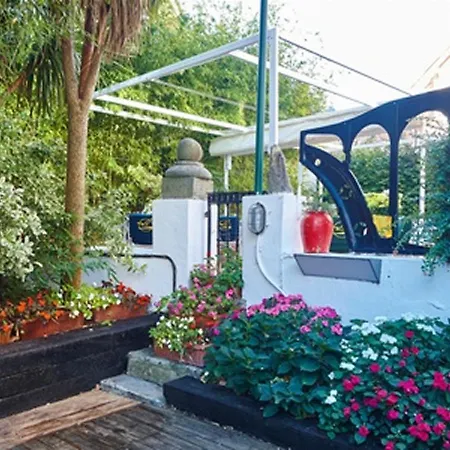 Отель Atalaya- Free Parking Gratuito 2*